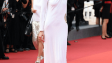 Bella Hadid, in a vintage Gucci dress with a slit on the thigh, took to the red carpet of Cannes