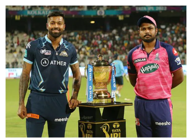 Rajasthan Royals captain Sanju Samson poses with Gujarat Titans skipper Hardik Pandya before the GT vs RR IPL 2022 Final Live. Photo: Sportzpics for IPL