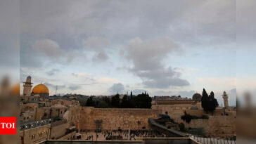 Jerusalem on edge before contentious Israeli flag march