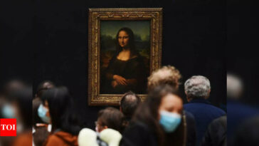 Man arrested after smearing Mona Lisa with cake at Louvre