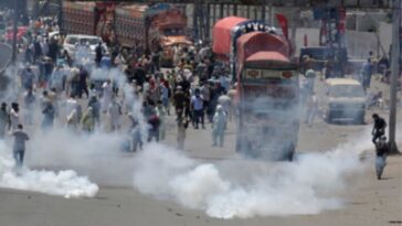 Pak: Police fire teargas, baton-charge Imran supporters on march to capital