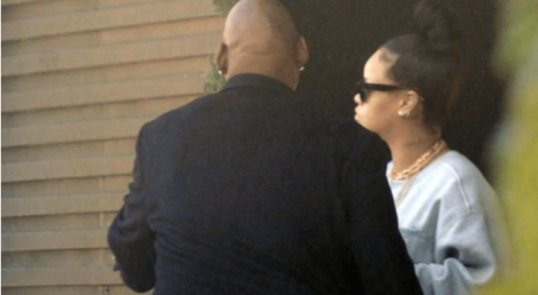 Rihanna's first exit after the birth of the baby took place in - photo