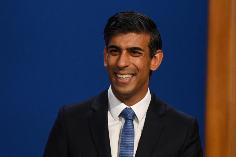 Rishi Sunak reveals that he will give his £400 energy rebate to charity