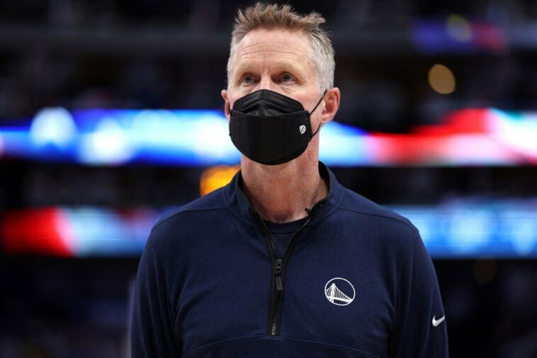 DALLAS, TEXAS - MAY 24: Head coach Steve Kerr of the Golden State Warriors looks on during the national anthem prior to Game Four of the 2022 NBA Playoffs Western Conference Finals against the Dallas Mavericks at American Airlines Center on May 24, 2022 in Dallas, Texas. NOTE TO USER: User expressly acknowledges and agrees that, by downloading and or using this photograph, User is consenting to the terms and conditions of the Getty Images License Agreement.   Tom Pennington/Getty Images/AFP (Photo by TOM PENNINGTON / GETTY IMAGES NORTH AMERICA / Getty Images via AFP)