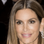 56-year-old Cindy Crawford showed how she looks without makeup and styling