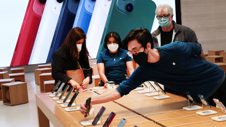 Apple workers in Maryland vote for company's first unionized store in U.S.