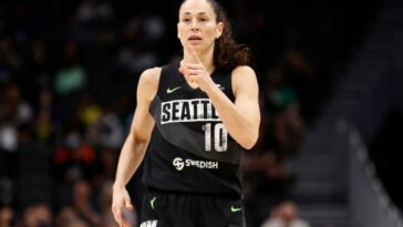 Bird becomes winningest player in WNBA history