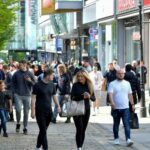 British retail sales decline as slowdown fears intensify