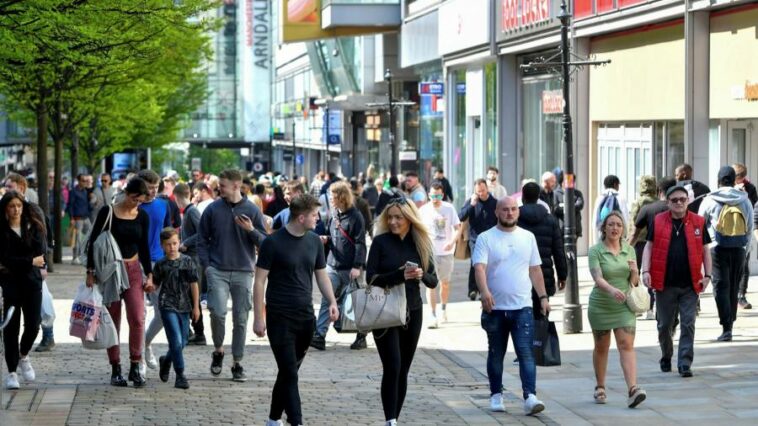 British retail sales decline as slowdown fears intensify