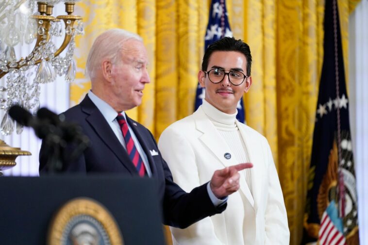 Casa Blanca: activista adolescente de Florida presenta a Biden en evento del Orgullo