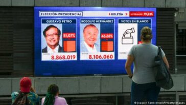 Colombian presidential election results shown on a TV screen