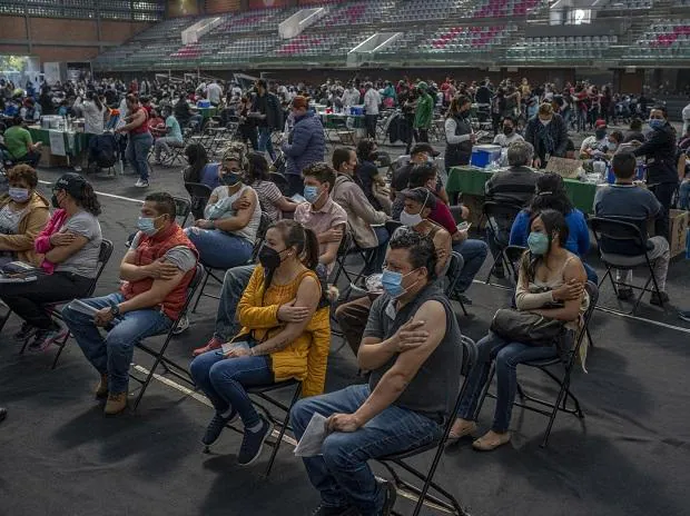 Residents wait in observation after receiving a dose of the Astrazeneca Covid-19 vaccine at a vaccination clinic in Mexico City, Mexico, on Tuesday, Feb. 15, 2022. (Photo: Bloomberg)