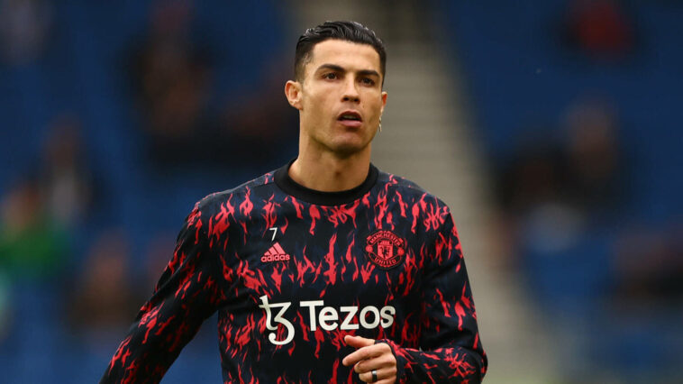 Cristiano Ronaldo reportedly will stay with Manchester United amid rumors