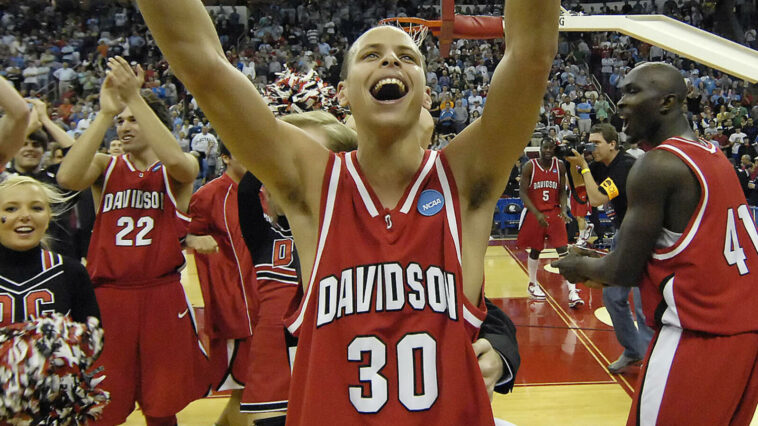 Davidson to retire Stephen Curry's No. 30 jersey in August