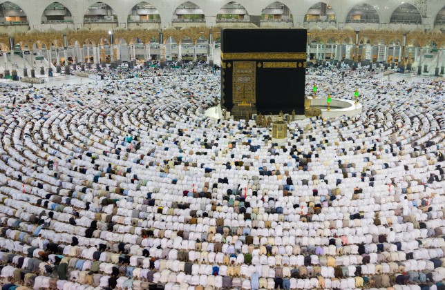 Millions outside Kabba in Mecca