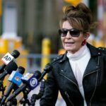 Exsuegros de Sarah Palin hacen donación a su principal rival de las primarias