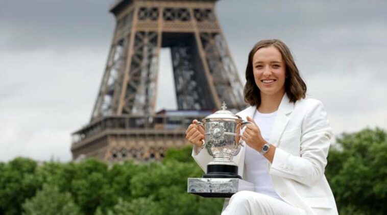 French Open champion Iga Swiatek gets asked about ‘makeup’; netizens are not impressed