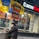 GameStop reports $158 million loss and decline in hardware sales