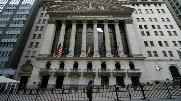 Government bonds come under renewed pressure and US stocks slip