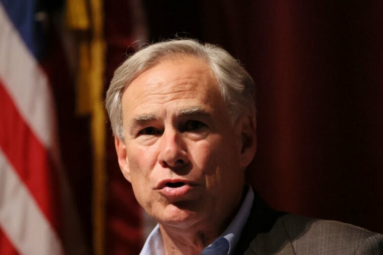 Greg Abbott ha gastado más de $3m en transportar a los inmigrantes fuera del estado