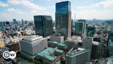 Japan's central bank stands firm as yen plummets in value