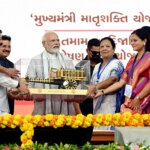 Prime Minister Narendra Modi being felicitated at the inauguration of the various development projects at Gujarat Gaurav Abhiyan, in Vadodara. (Photo: ANI)