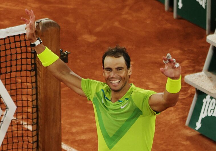 Tennis - French Open - Roland Garros, Paris, France - June 1, 2022  Spain's Rafael Nadal celebrates winning his quarter final match against Serbia's Novak Djokovic REUTERS/Pascal Rossignol