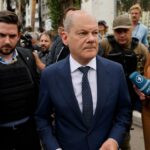 Opinion: Olaf Scholz in Kyiv — winning back a bit of trust