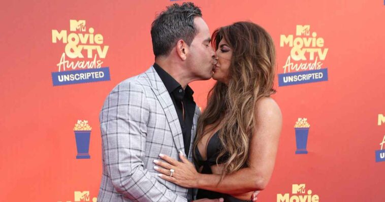 Pre-Wedding PDA! Teresa Giudice and Fiance Luis Ruelas Kiss at MTV Awards