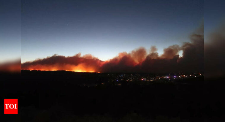 Western wildfires force evacuations in Arizona, California