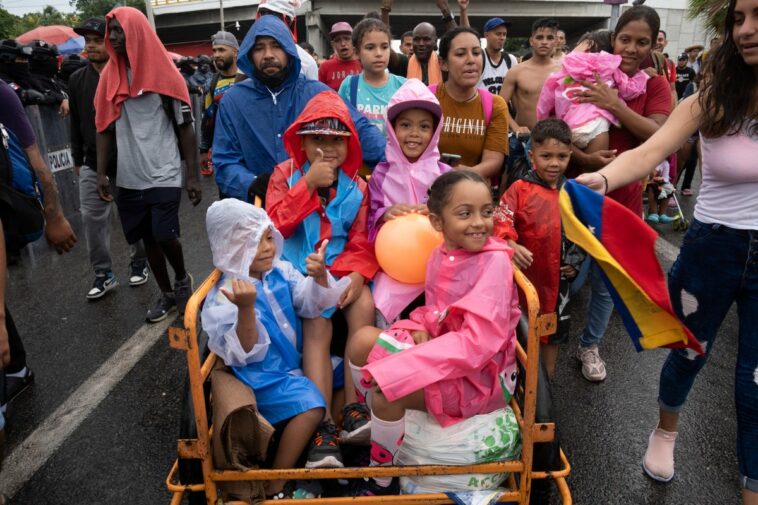 ¿Una caravana masiva de migrantes socavará la Cumbre de las Américas de Biden?