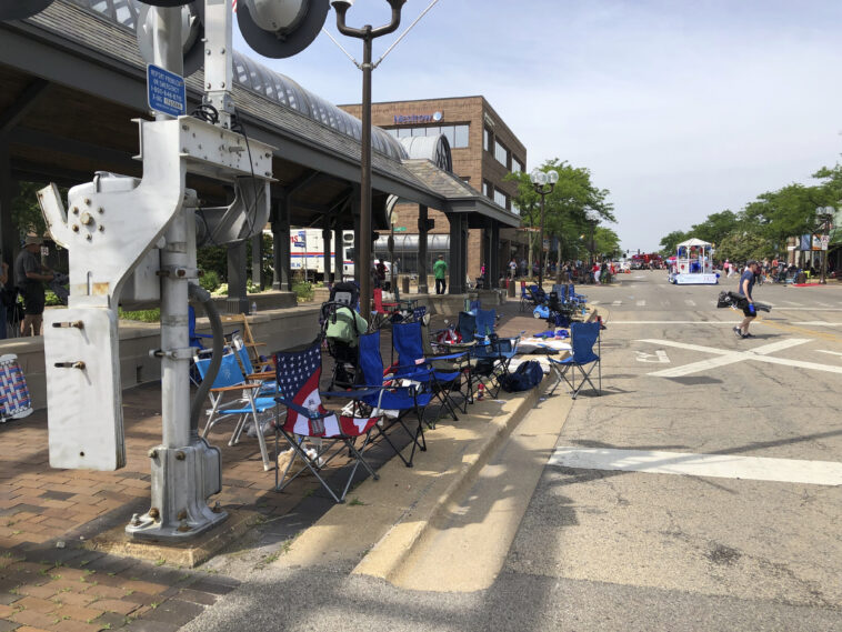 6 dead, 30 wounded in shooting at Chicago-area July 4 parade