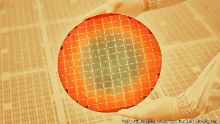 An Intel employee holds a silicon wafer used to make chips at the company's complex in Chandler, Ariz., Nov. 17, 2021. Making millions of these tiny components means building, and spending, big for companies like Intel, a Silicon Valley titan. (Philip Cheung/The New York Times)Credit: New York Times / Redux / eyevineFor further information please contact eyevinetel: +44 (0) 20 8709 8709e-mail: info@eyevine.comwww.eyevine.com