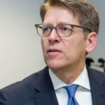 Amazon's PR and policy chief Jay Carney leaves to join Airbnb