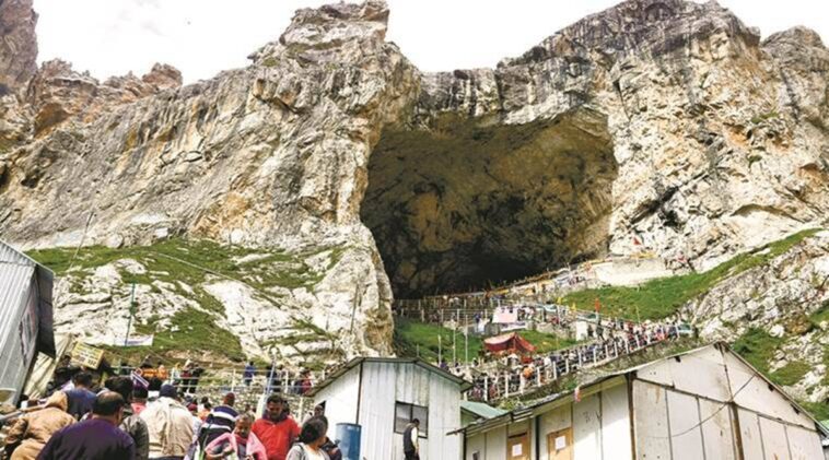 Another batch of 6,400 pilgrims leaves for Amarnath from Jammu