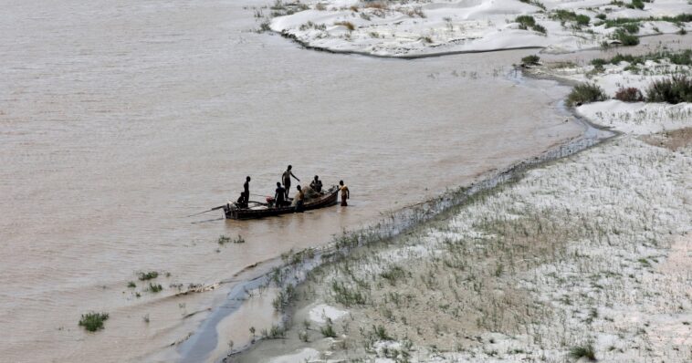 At least 20 killed, 30 missing after boat capsizes in Pakistan