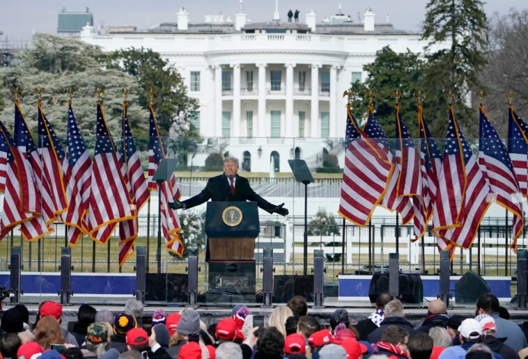 Audiencia de comité del 6 de enero se centrará en inacción de Trump durante disturbio