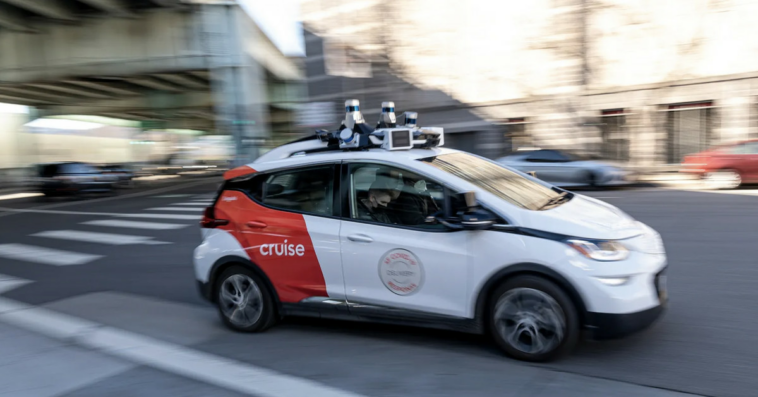 Driverless Cruise robotaxis stop working simultaneously, blocking San Francisco street