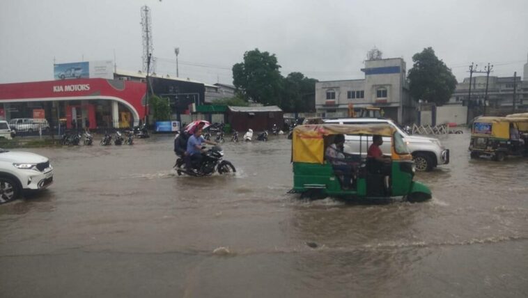 Flood-like situation parts of Gujarat after heavy rains, 6,000 people evacuated; PM Modi calls up CM & assures help