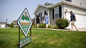 Mortgage demand drops to a 22-year low as higher interest rates and inflation crush homebuyers