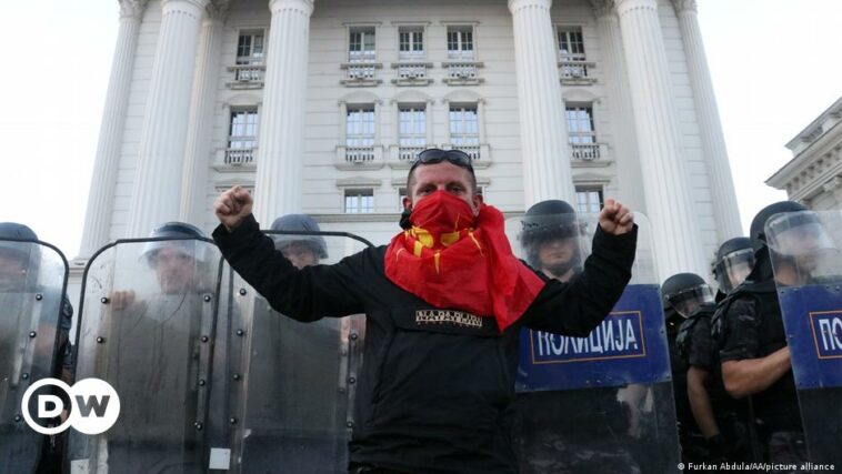 North Macedonia: Protesters clash with police over Bulgarian demands