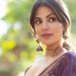 Rhea Chakraborty, Rhea Chakraborty fashion, Rhea Chakraborty news, Rhea Chakraborty sari look, Rhea Chakraborty celeb fashion, Rhea Chakraborty ethnic look, Rhea Chakraborty photoshoot, indian express news