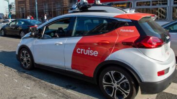 Self-driving cars from GM's Cruise block San Francisco intersection in latest problem for autonomous vehicles