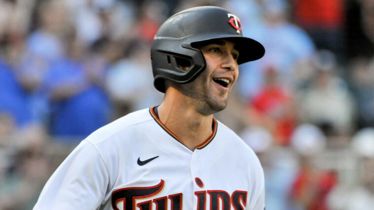 Twins' Alex Kirilloff exits game against White Sox after collision at first base