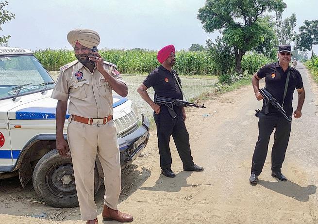 Punjab Police personnel during an encounter with gangsters suspected to be involved in the Sidhu Moosewala murder case near Attari in Amritsar