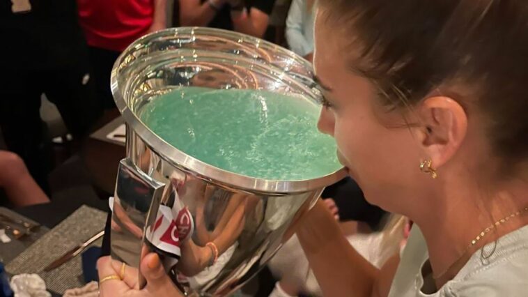 USWNT's Morgan fits '20 margaritas' in CONCACAF W Championship trophy