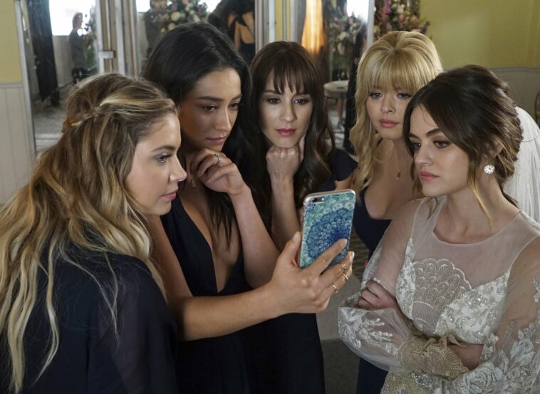 PRETTY LITTLE LIARS, l-r: Ashley Benson, Shay Mitchell, Troian Bellisario, Sasha Pieterse, Lucy Hale in 'Til Death Do Us Part' (Season 7, Episode 20, aired June 27, 2017). ph: Eric McCandless/Freeform/courtesy Everett Collection