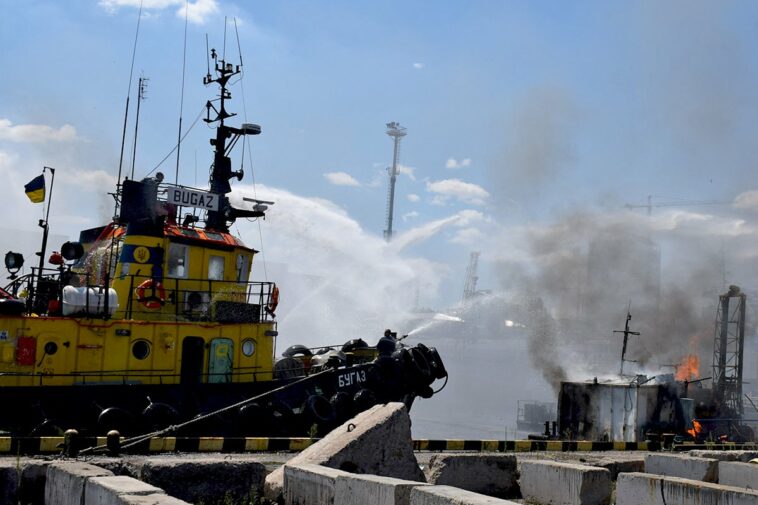 Zelensky condena ataque a Odesa horas después del acuerdo de exportación de cereales