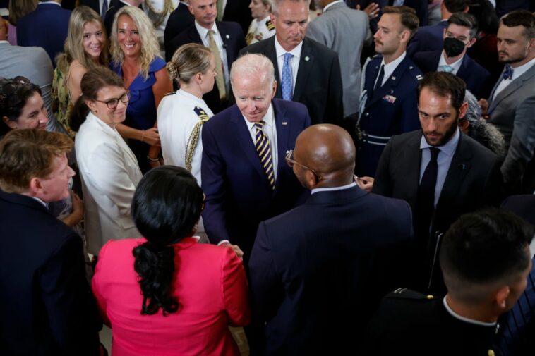 Asistente personal de Joe Biden, Stephen Goepfert, pasa a nuevo cargo