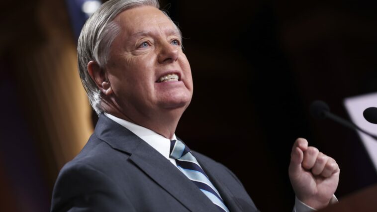 Court puts on hold Sen. Lindsey Graham's testimony in Georgia election probe